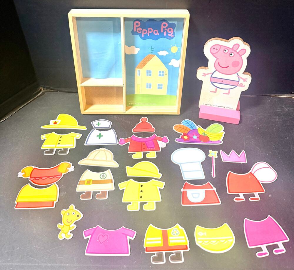 Peppa Pig Magnetic Wooden Dress-Up puzzle set